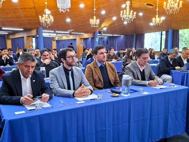 Asistentes siguiendo una de las exposiciones de la jornada del Nodo Los Andes
