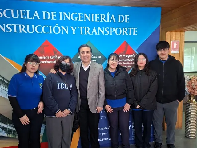 Delegación de estudiantes junto a representantes del congreso en el Nodo Los Andes