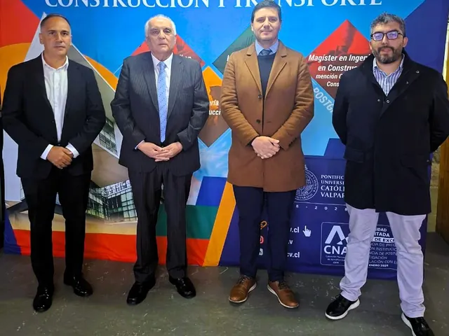 Autoridades del Nodo Los Andes en el punto fotográfico del congreso
